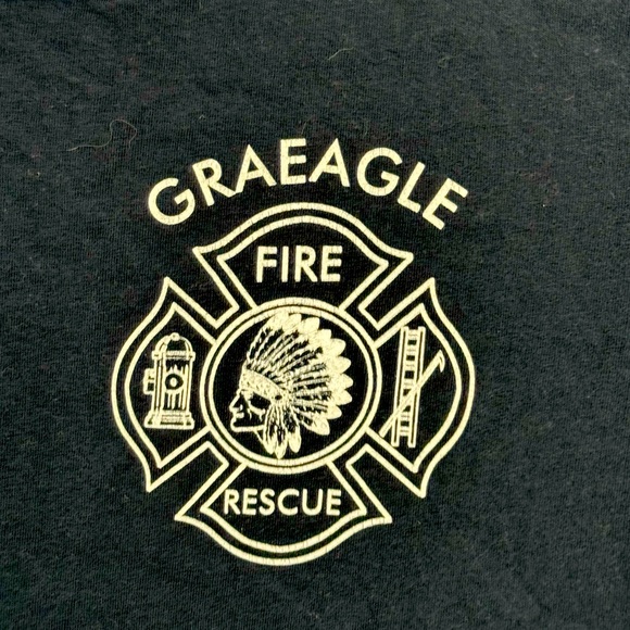 Graeagle CA Fire & Rescue Women’s Navy Blue S T-Shirt Indian Chief Logo MINTY - Picture 3 of 5